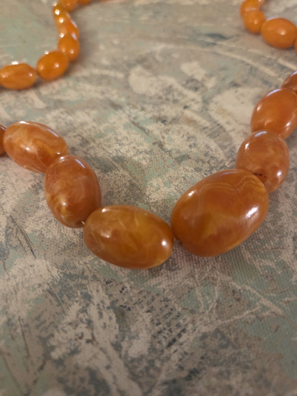 Vtg Butterscotch Beaded Amber Necklace Polished Marbled Tone Twist Screw Closure